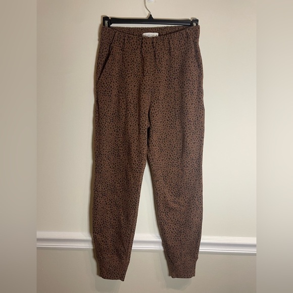 Abercrombie SoftAF City Joggers in Brown Animal Print - Picture 4 of 6